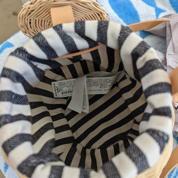 Zara Basic Collection purse - Picture 2 of 6